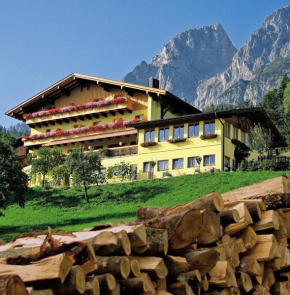 Отель Ferienhotel Garni Samerhof, Пфаррверфен